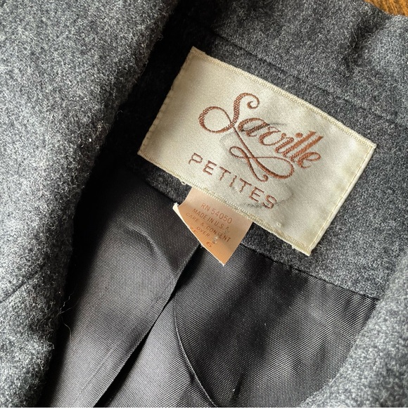 90’s Vintage Saville Blazer - 6 petite double-breasted wool. This is a … - Picture 8 of 11